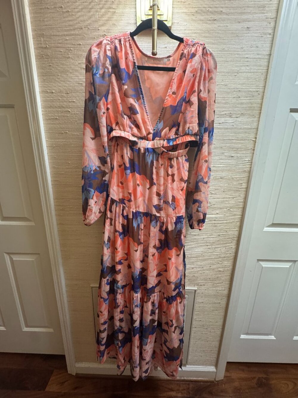 ASTR The Label: Lively Dress - Pink Blue Cutout Maxi Long Sleeve Size L - Picture 5 of 7